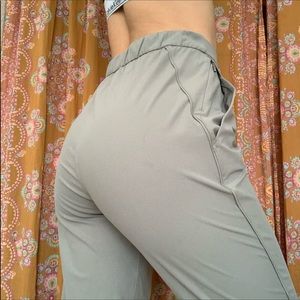 NWT Lululemon Essential High Rise Trouser Size 6